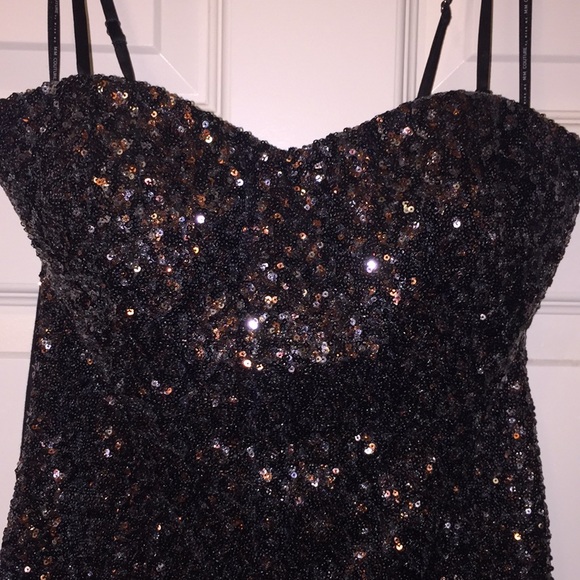 Strapless sequin fitted dress - Picture 3 of 6